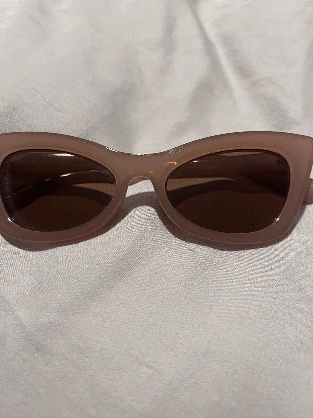 Stylish Cat-Eye Women's Sunglasses in Mauve